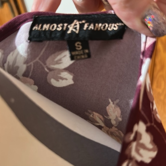 famous floral top size small. - Picture 4 of 4